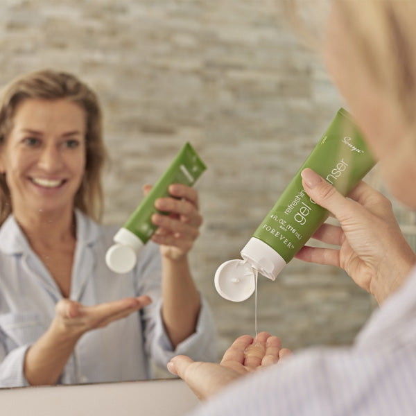 REFRESHING GEL CLEANSER