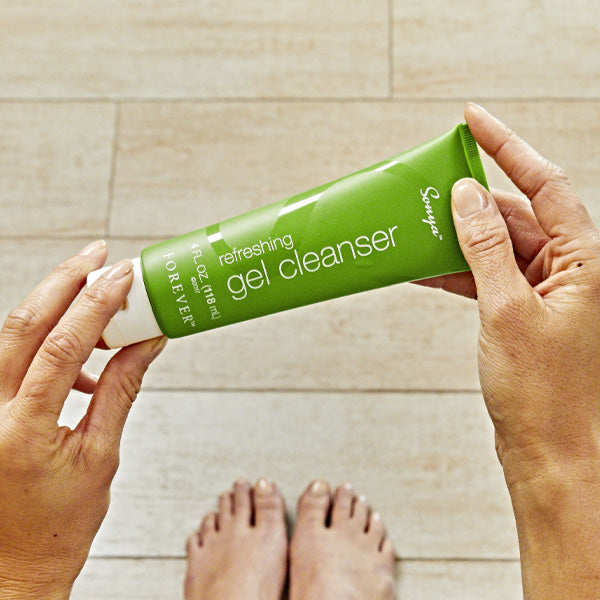 REFRESHING GEL CLEANSER